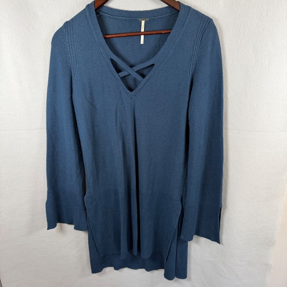 Free People Sweater Womens Small Blue Lattice V-Neck Tunic Bell Sleeve Knit